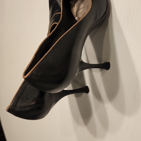BCBG Gorgeous Pointed Toe Heels - Picture 10 of 10